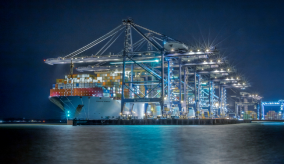 马士基率先降价，，，海运价钱应声大跌